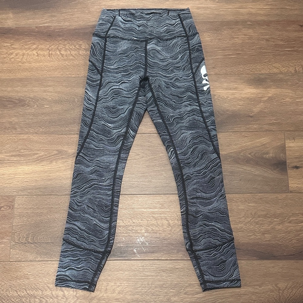 Lululemon Soul Cycle Gray Patterned Leggings (4)